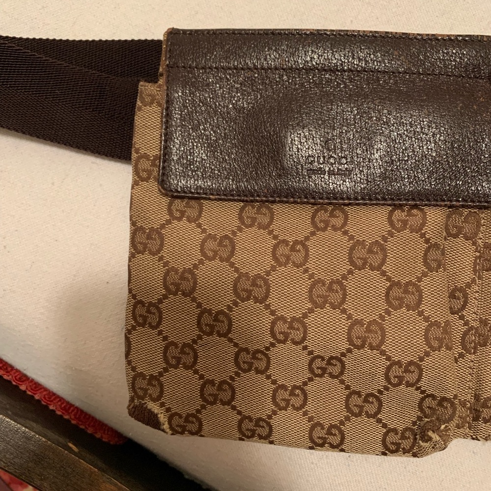 Authentic Gucci Fanny pack/ cross body